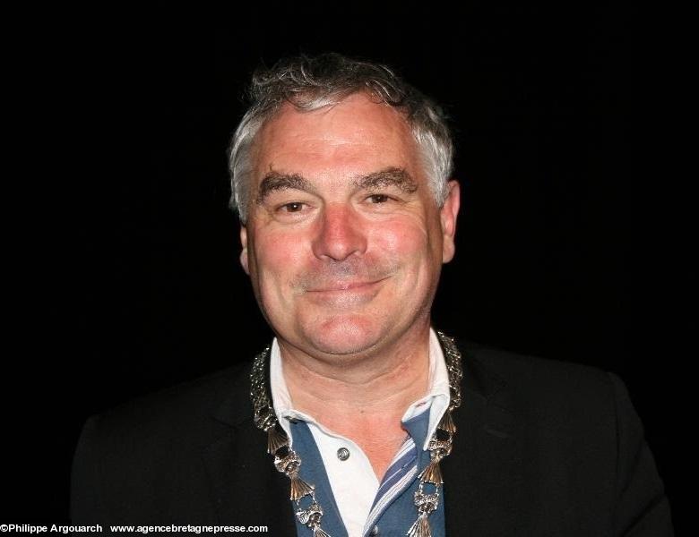 Jean-Guy Le Floc'h porte son collier de l'hermine reçu à Ancenis le 26 septembre 2009.