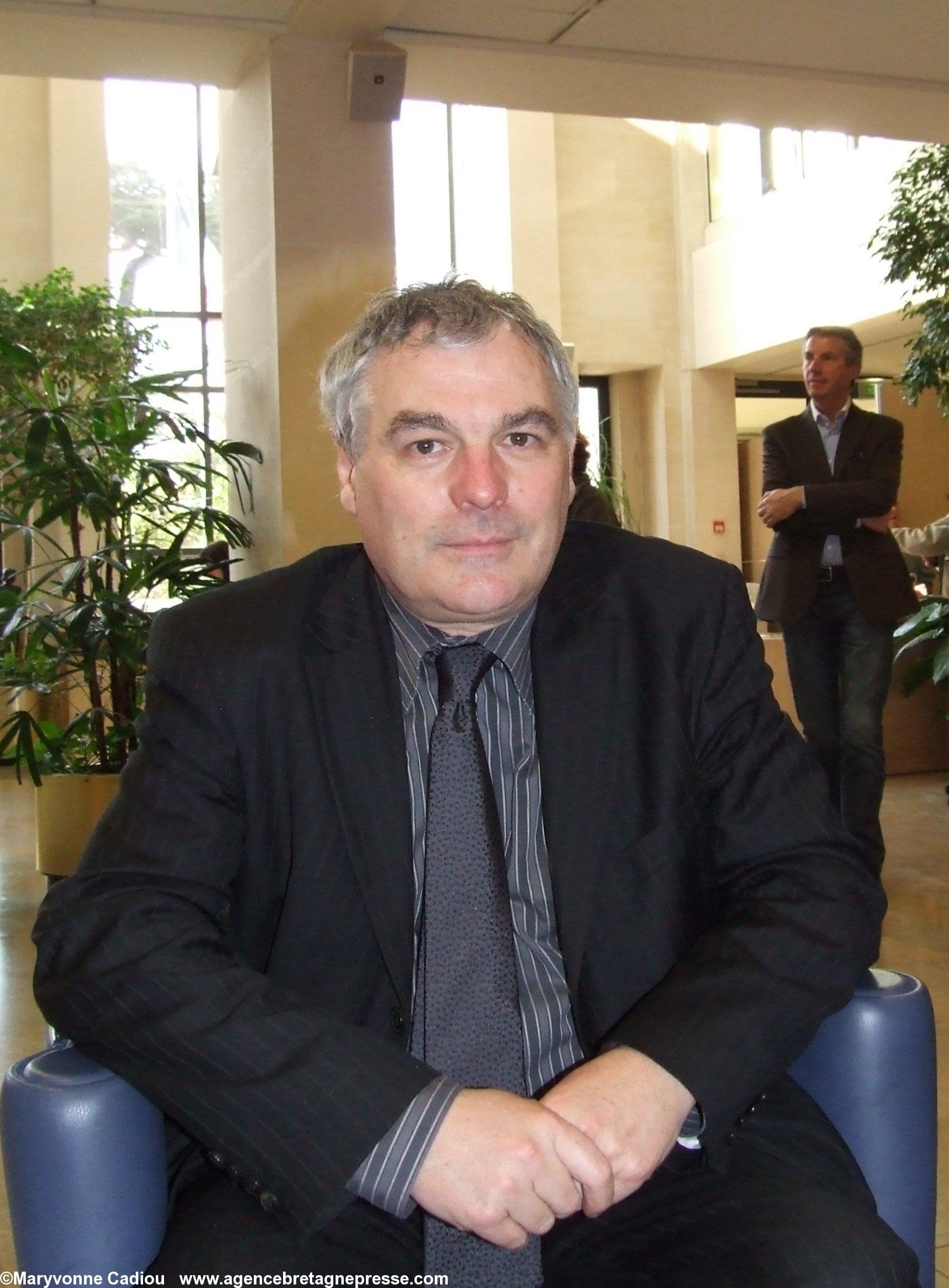 Jean-Guy Le Floc'h lors de l'exposition des peintres <i>Armor Lux</i> l'Hôtel du département de Nantes le 2 avril 2008.