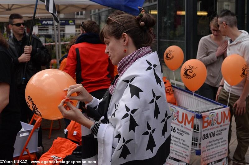 Nantes, 19 avril 2014, manifestation. Collectif Aï'ta. Objectif: "pour que la langue bretonne vive : que l’on puisse la voir, l’entendre et la parler dans la vie quotidienne". Nantes, 19 avril 2014, manifestation. Collectif Aï'ta. Objectif: "pour que la langue bretonne vive : que l’on puisse la voir, l’entendre et la parler dans la vie quotidienne".