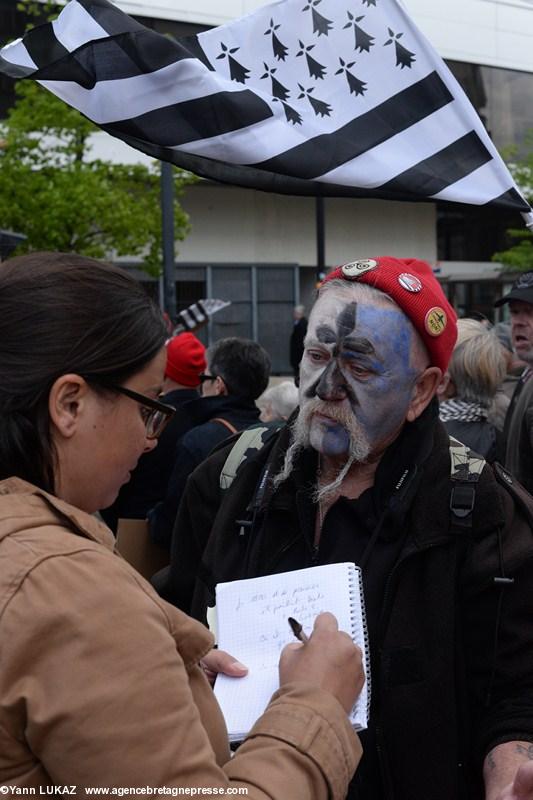 Nantes, 19 avril 2014, manifestation. Interview sur le terrain. Atersadenn war an dachenn.
