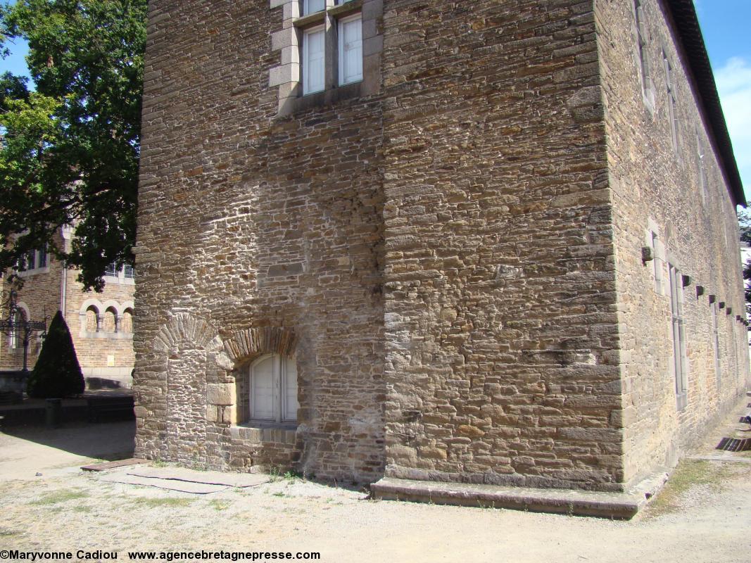Musée Dobrée. Manoir de La Touche. Façade ouest après démolition du porche. Musée Dobrée. Manoir de La Touche. Façade ouest après démolition du porche.