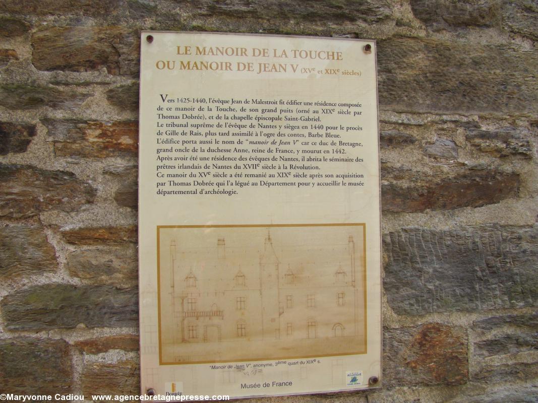 Musée Dobrée. Sur les murs du manoir de La Touche. Musée Dobrée. Sur les murs du manoir de La Touche.