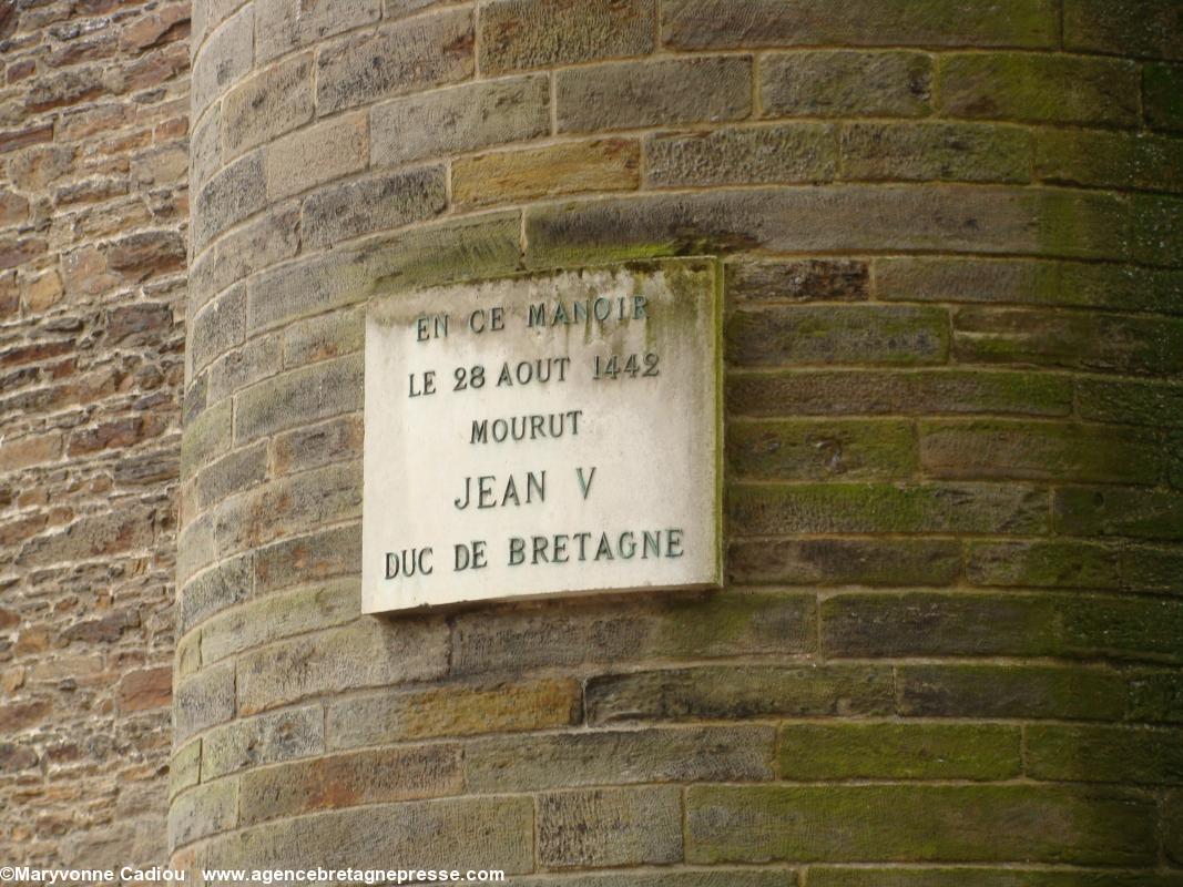 Musée Dobrée. Sur les murs du manoir de La Touche. Musée Dobrée. Sur les murs du manoir de La Touche.