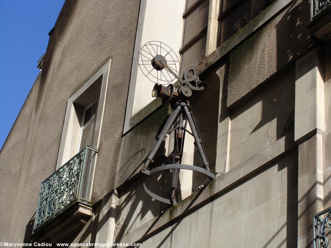 Le Cinématographe. Une enseigne curieuse.