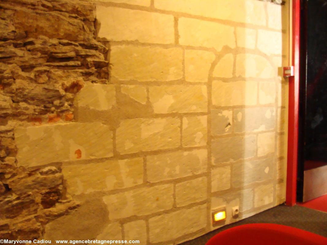 Le Cinématographe. À l'intérieur les traces de la chapelle.