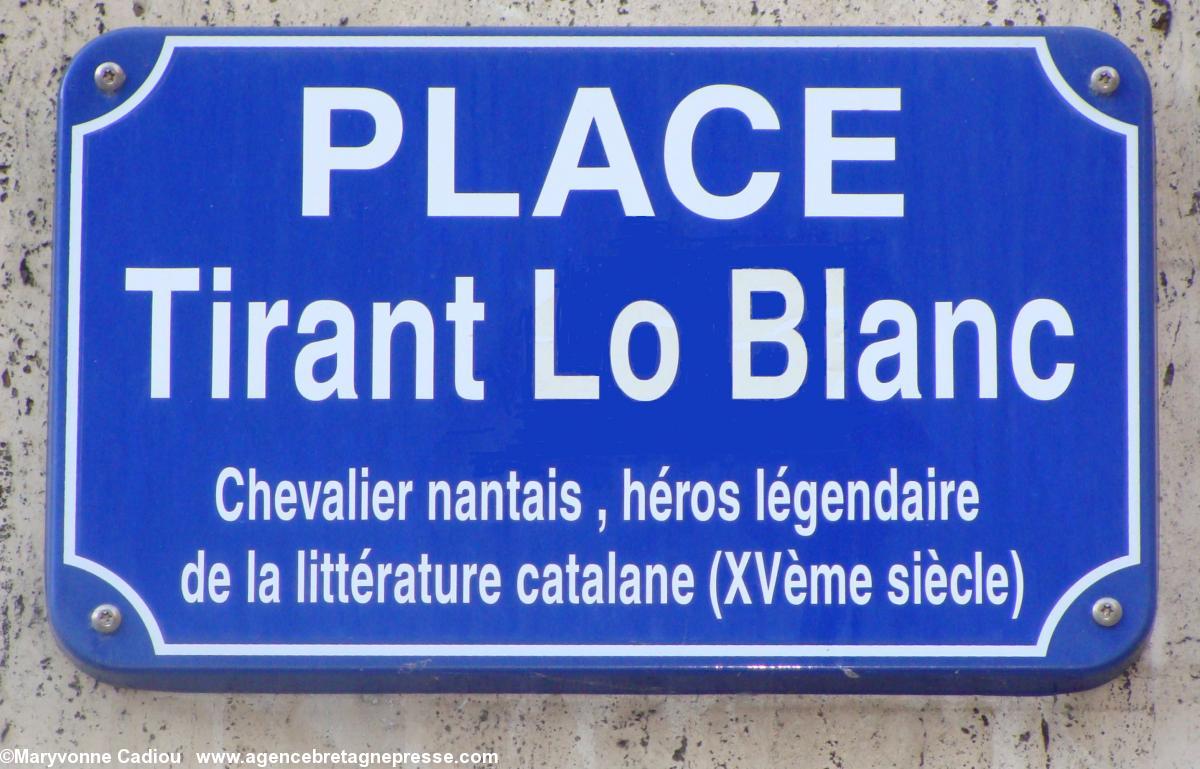 La plaque de la place. La plaque de la place.