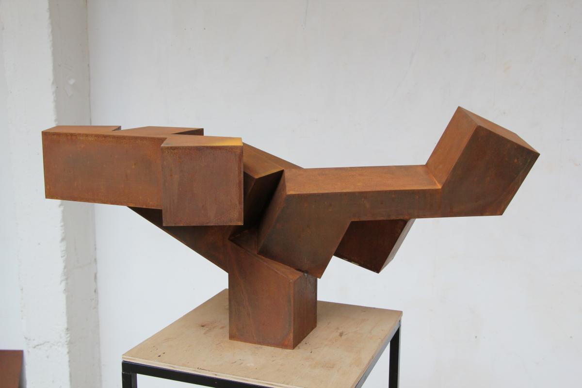 Artiste : Norman DILWORTH
Titre : « balance »
Technique : acier corten
Format : 94 x 68 x 40 cm
Année : 2014