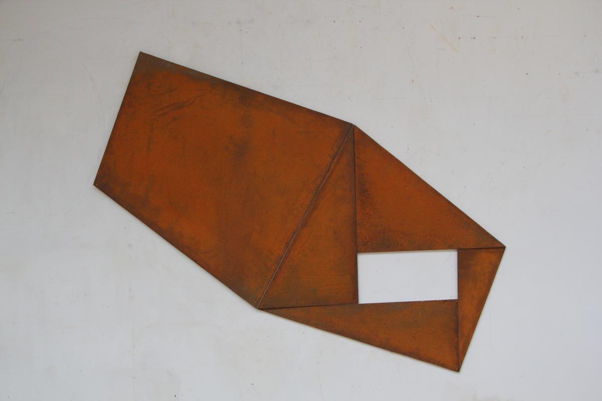 Artiste : Norman DILWORTH
Titre : « Reformed »
Technique : acier corten
Format : 163 x 120 cm
Année : 2013