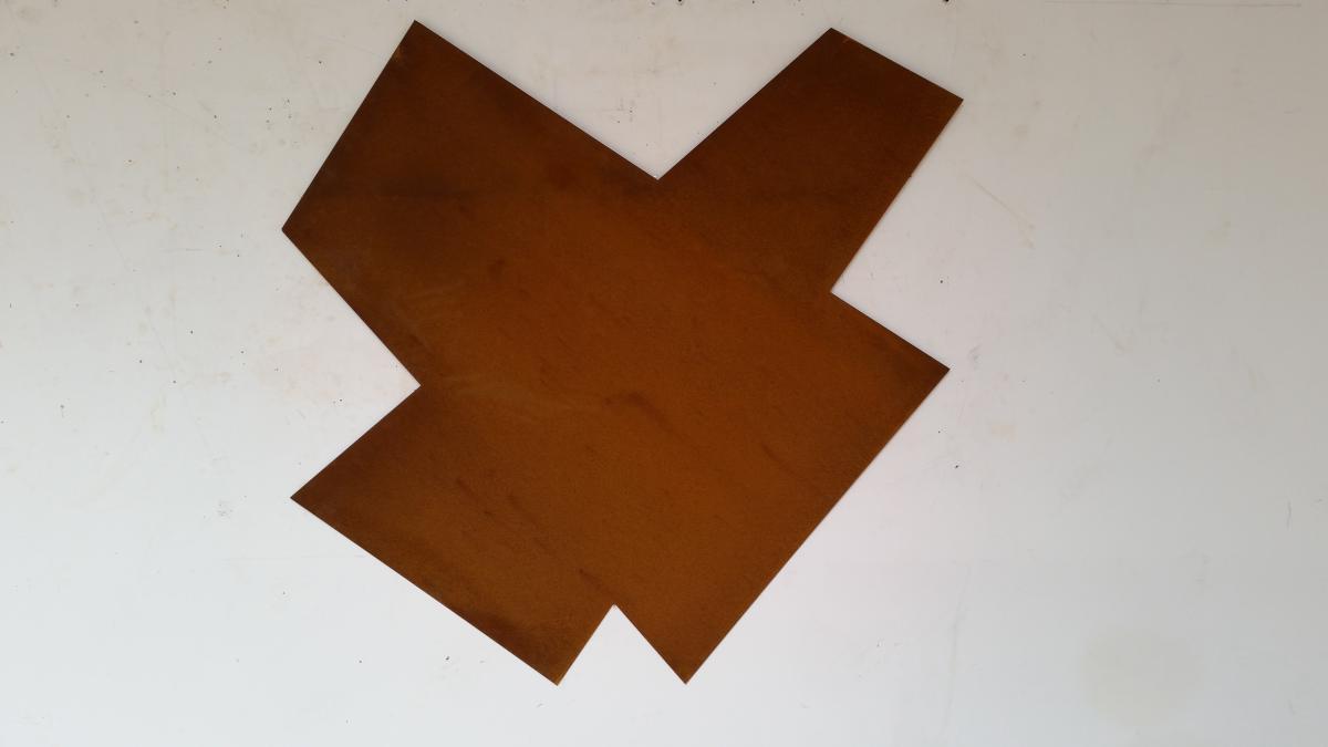 Artiste : Norman DILWORTH
Titre : « Crossing »
Technique : acier corten
Format : 100 x 100 cm
Année : 2013