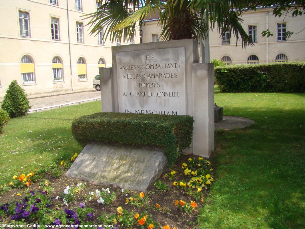 L'entrée du ministère des Anciens combattants rue de Bellechasse. L'entrée du ministère des Anciens combattants rue de Bellechasse.