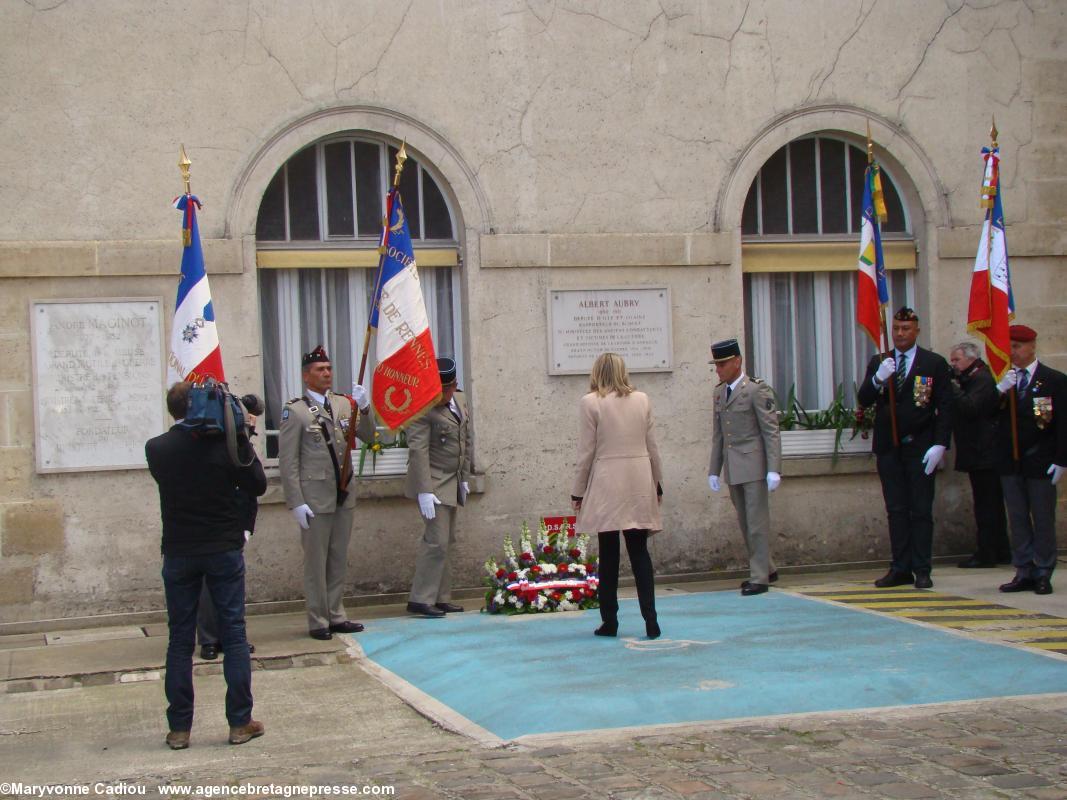 Dépôt de gerbe par Lenaïc Briero. Dépôt de gerbe par Lenaïc Briero.