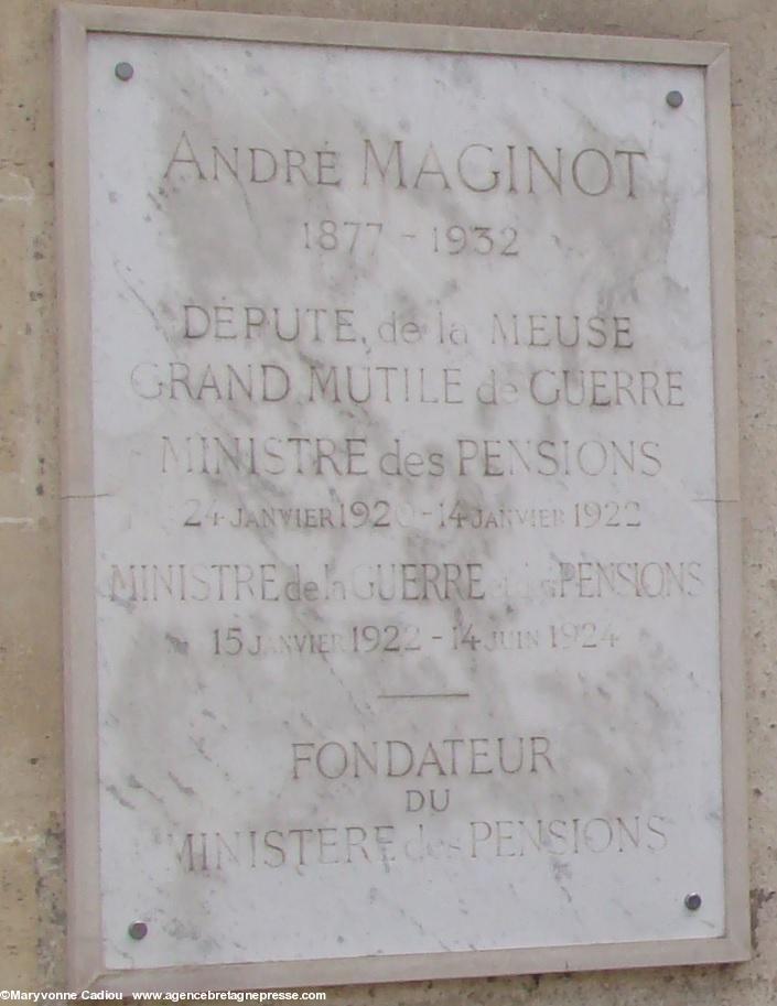 La plaque en hommage à André Maginot. La plaque en hommage à André Maginot.