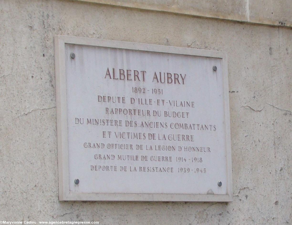 La plaque à Albert Aubry dans l'enceinte du ministère des Anciens combattants. La plaque à Albert Aubry dans l'enceinte du ministère des Anciens combattants.