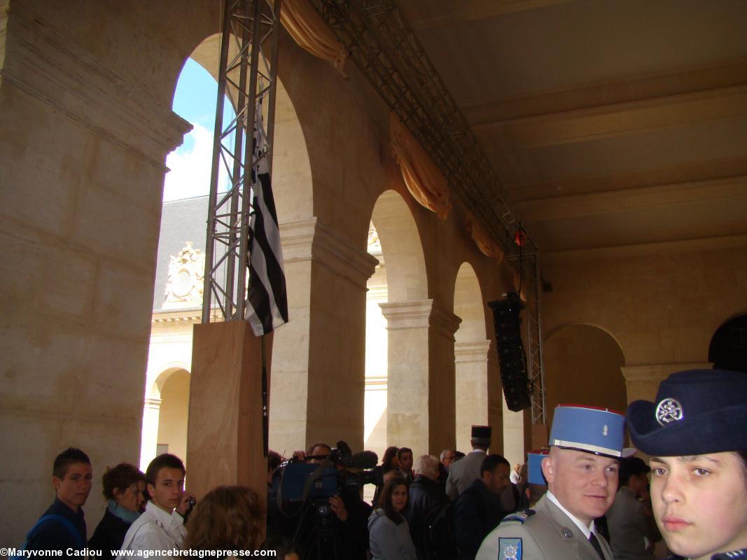 Un drapeau breton accroché dans l'échafaudage... Un drapeau breton accroché dans l'échafaudage...