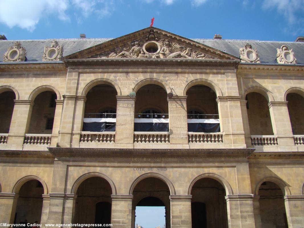 Le seul drapeau breton autorisé (ou toléré ?) est celui de la cornemuse de Jean-Pierre Lemoine. Le seul drapeau breton autorisé (ou toléré ?) est celui de la cornemuse de Jean-Pierre Lemoine.