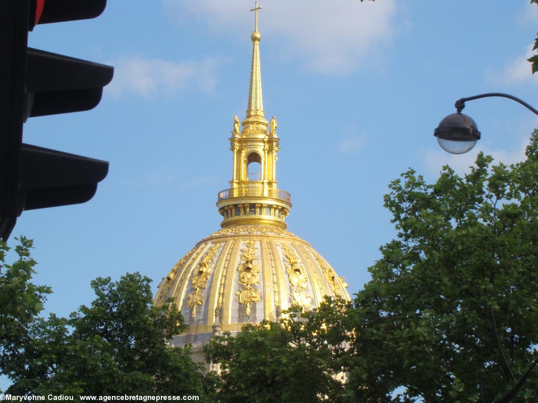Une vue sur le dôme des Invalides. Une vue sur le dôme des Invalides.