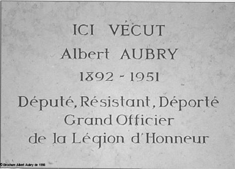 Fac-similé de la plaque posée en 1998 rue Rousselet à Paris, là où habita Albert Aubry. Extrait de la brochure de 1998. Fac-similé de la plaque posée en 1998 rue Rousselet à Paris, là où habita Albert Aubry. Extrait de la brochure de 1998.