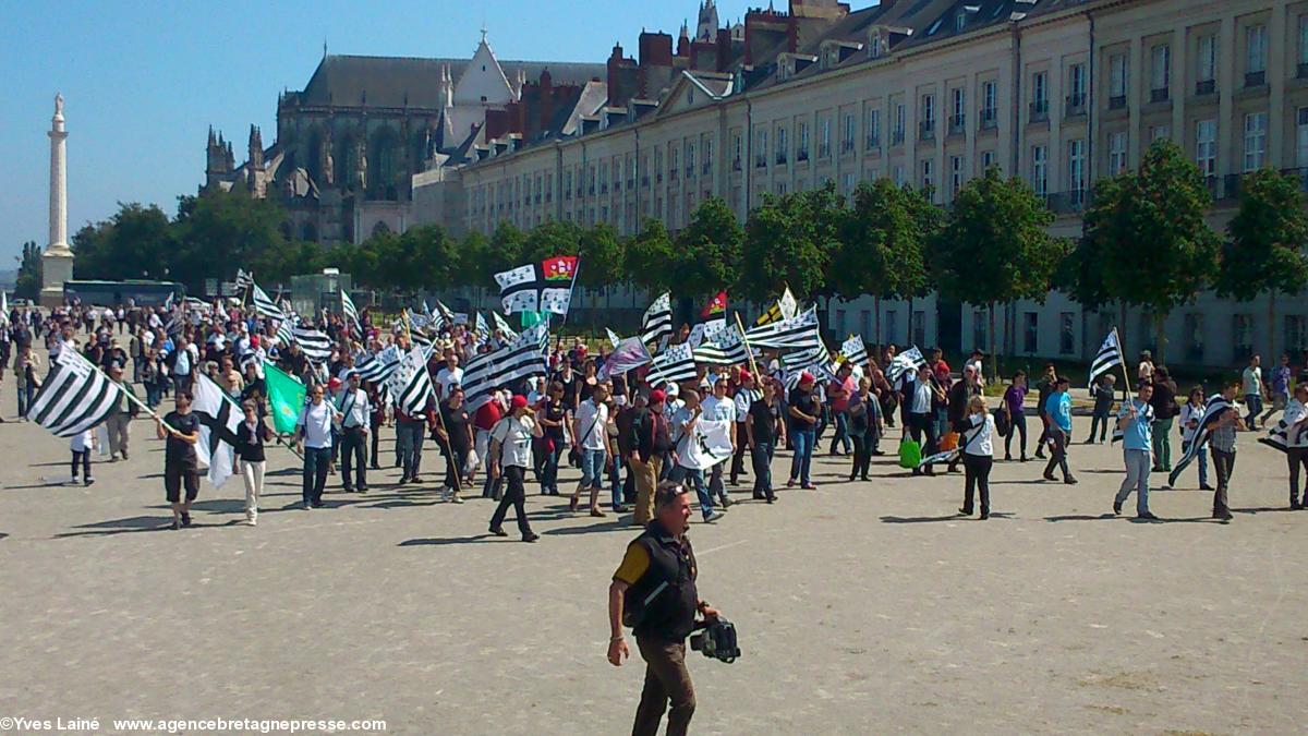 16 h 34. Cours Saint-André.