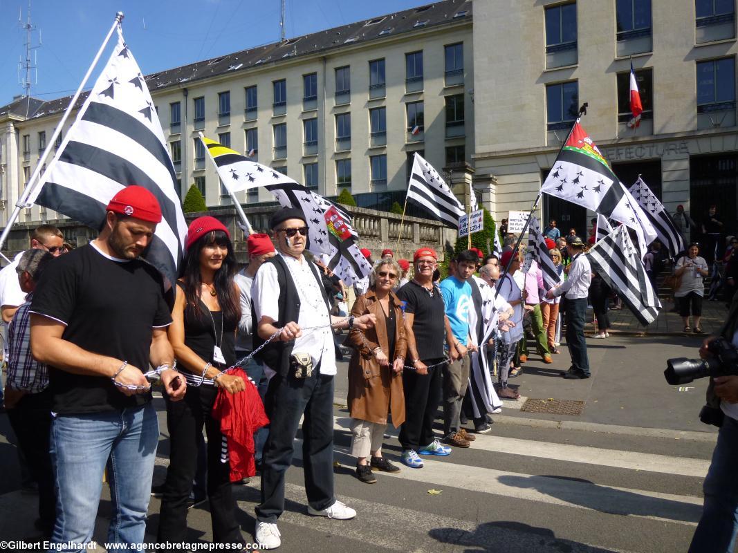 Devant la préfecture. Nantes 31 mai 2014.