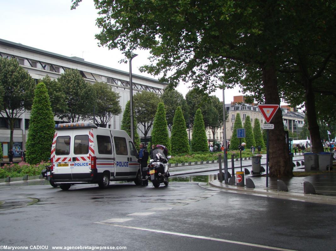 Nantes - manifestation pour la réunification - 28 juin 2014. La police s'est faite discrète Nantes - manifestation pour la réunification - 28 juin 2014. La police s'est faite discrète