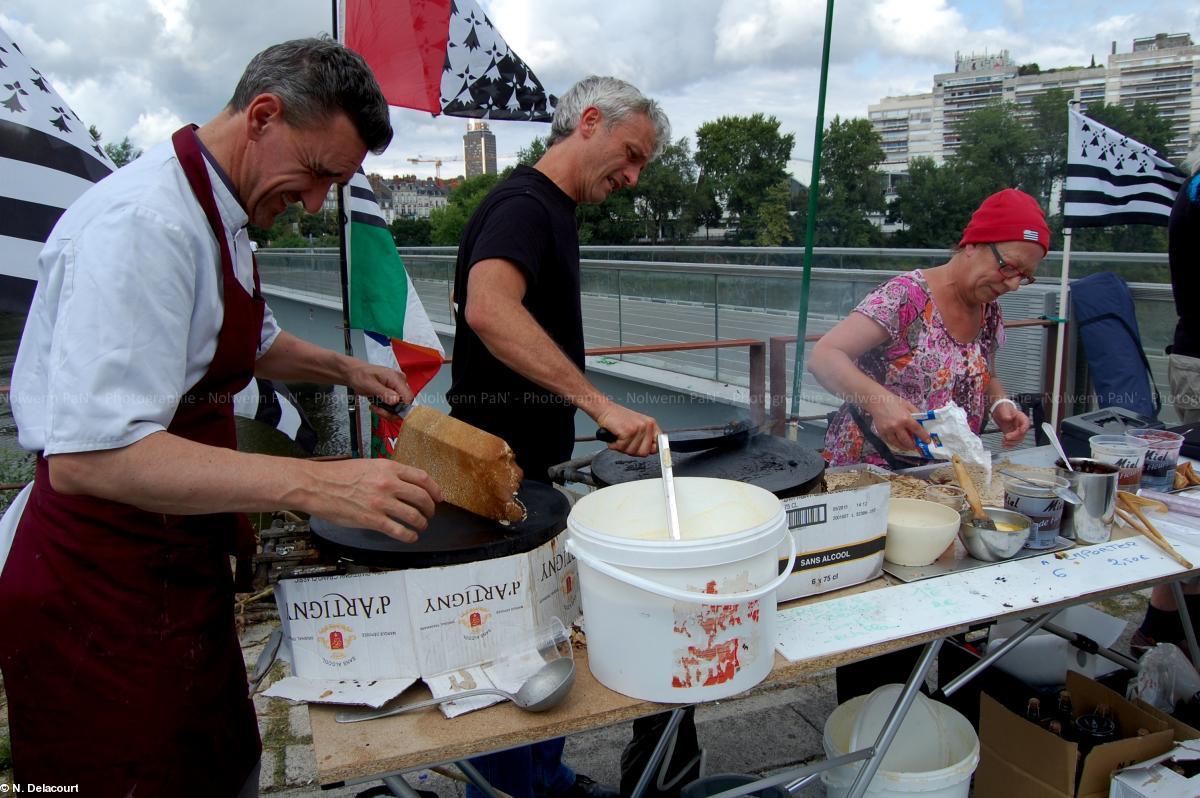 Bonnets rouges devant le palais de justice de Nantes, 4-8-14 Bonnets rouges devant le palais de justice de Nantes, 4-8-14