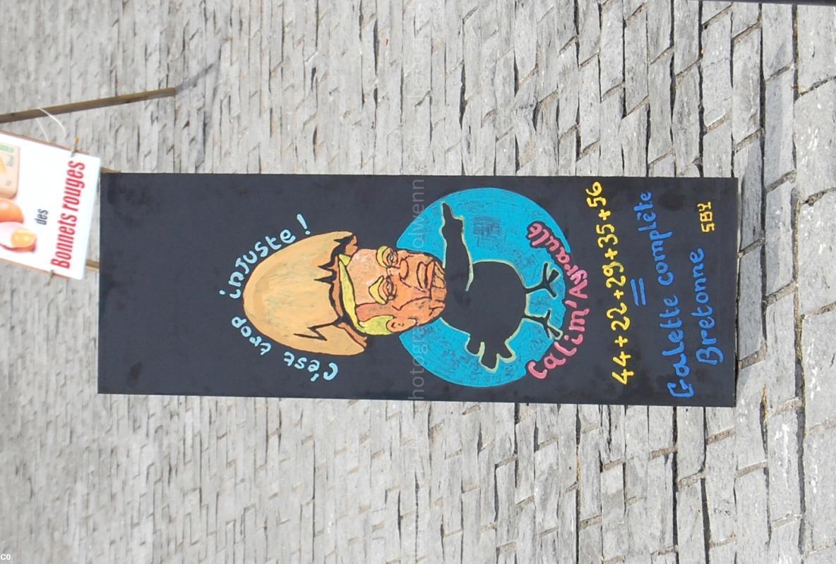 Affiche dédié à Jean-Marc Ayrault par les Bonnets rougees - Nantes 4-8-14 Affiche dédié à Jean-Marc Ayrault par les Bonnets rougees - Nantes 4-8-14