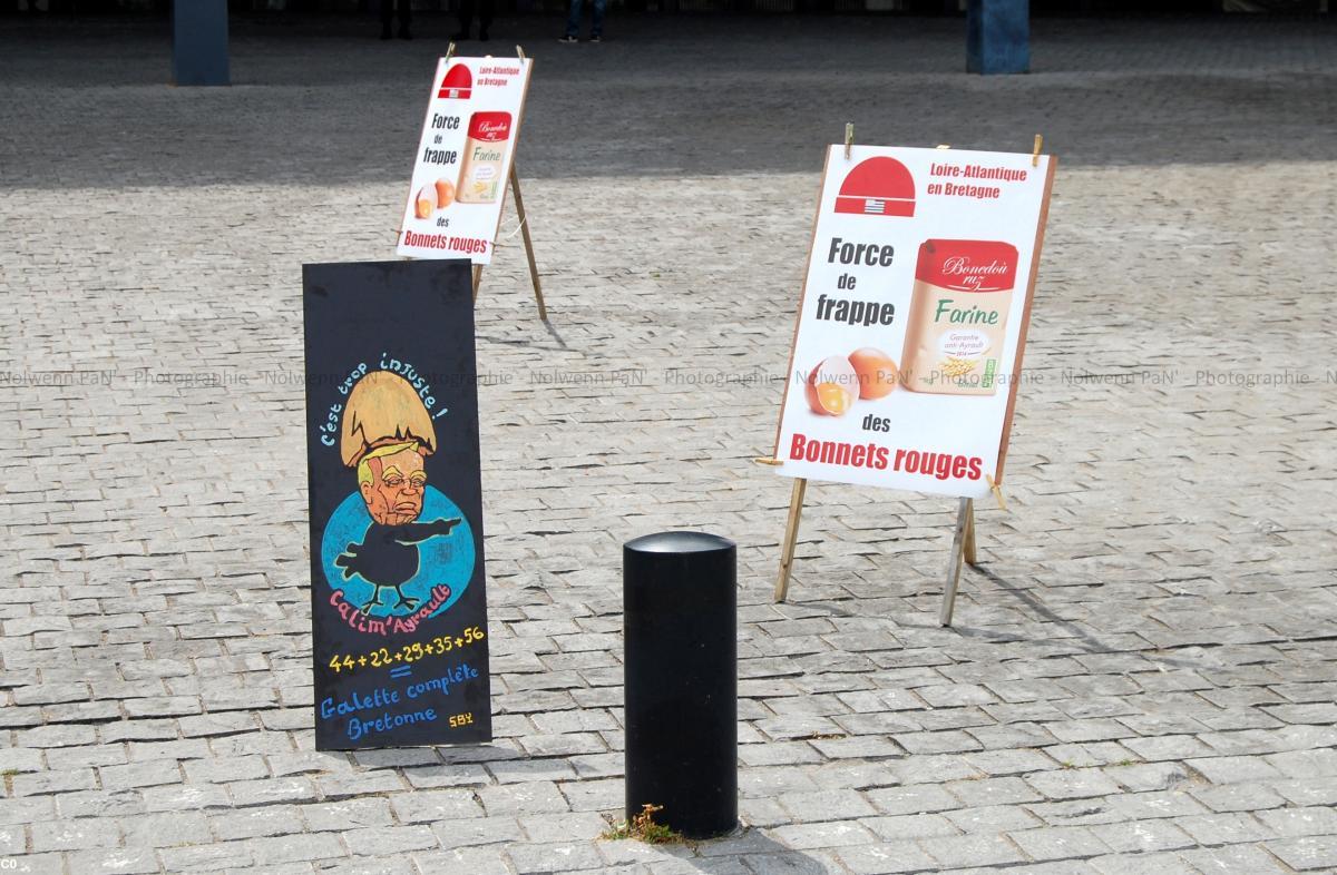 Devant le palais de justice de Nantes - 4-8-14 Devant le palais de justice de Nantes - 4-8-14