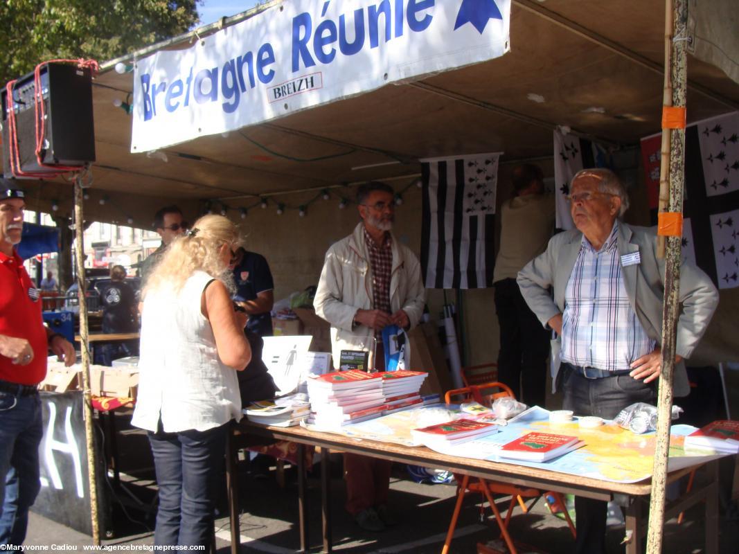 Le stand <i>Bretagne Réunie</i> côté nord. Le stand <i>Bretagne Réunie</i> côté nord.