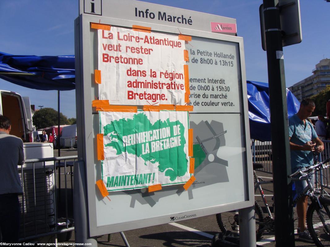 Les automobilistes sont avertis, en bordure du site. Les automobilistes sont avertis, en bordure du site.