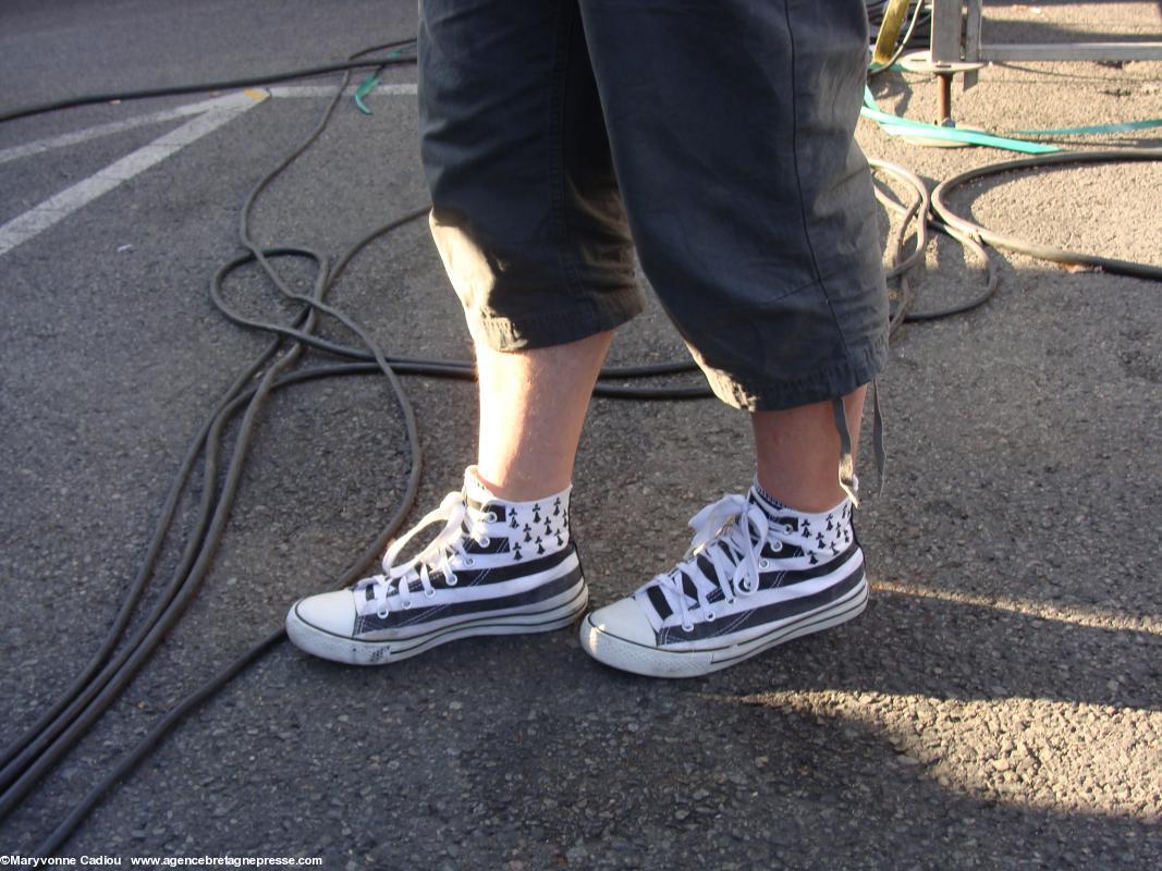 Tiens, un <i>gwenn ha du</i> sur des baskets ! Tiens, un <i>gwenn ha du</i> sur des baskets !