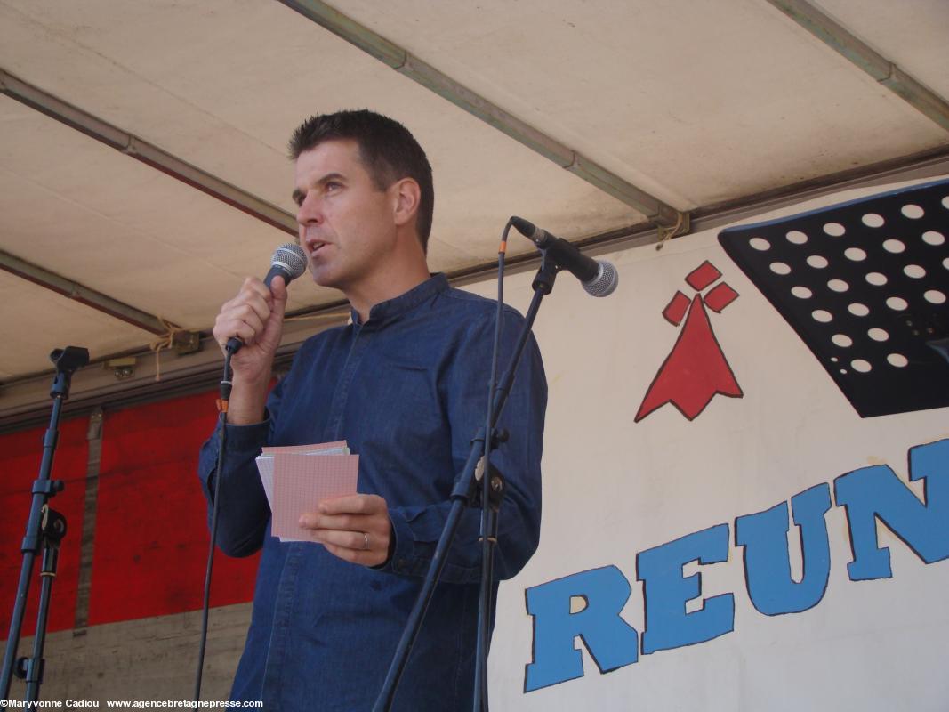 Ronan Le Flecher organise les prises de parole. Ronan Le Flecher organise les prises de parole.