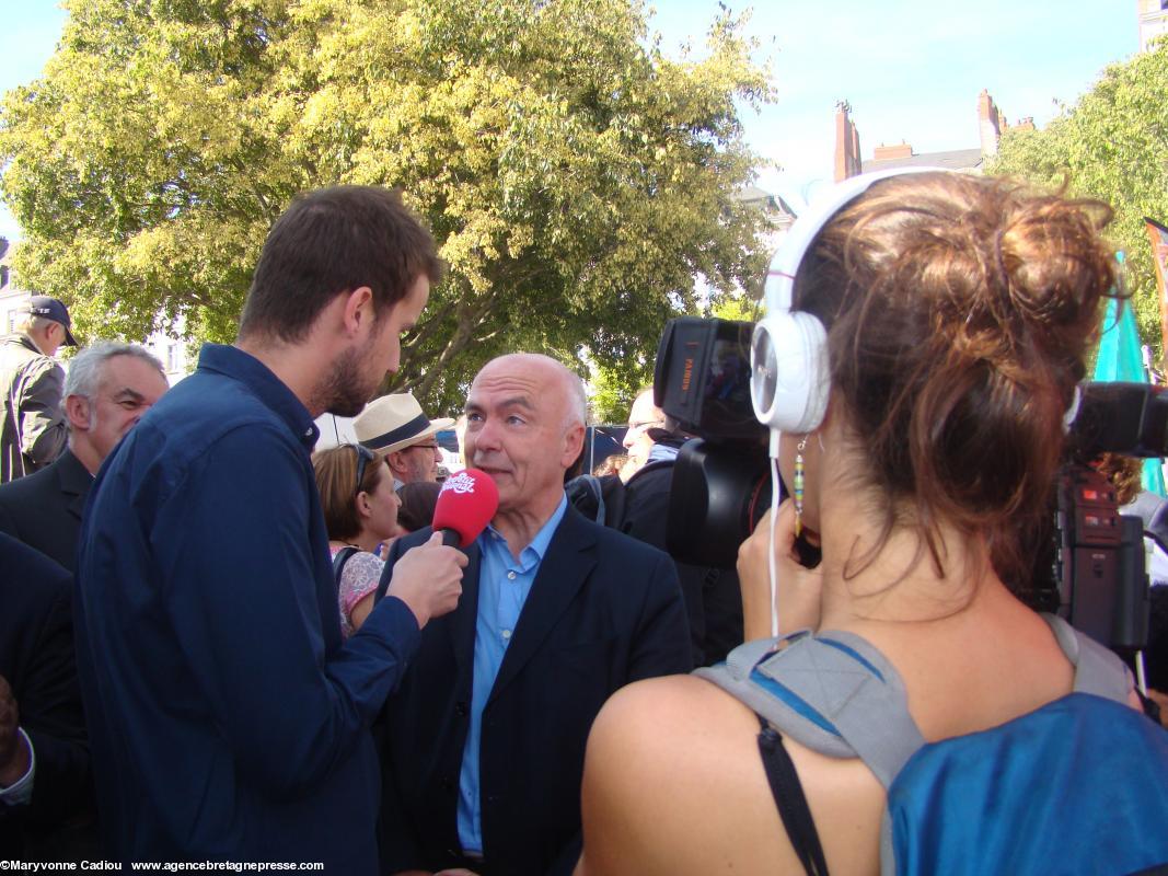 Marc Le Fur en interview pour <i>Le petit Journal</i>. Marc Le Fur en interview pour <i>Le petit Journal</i>.