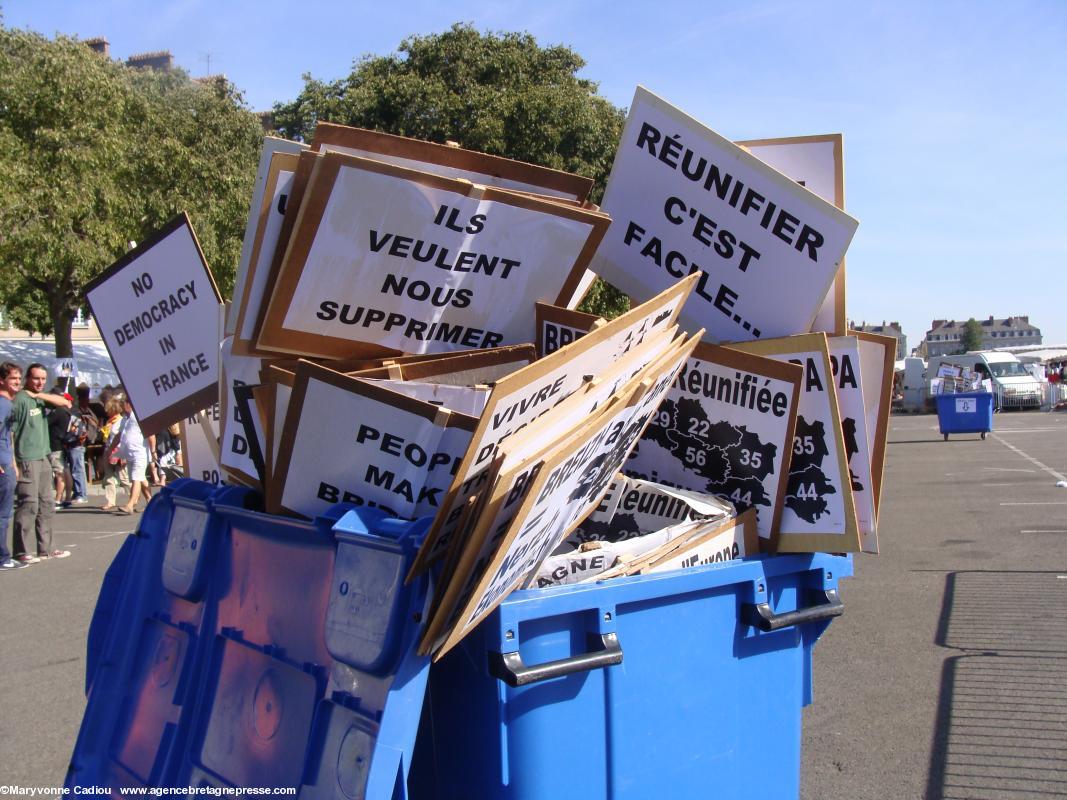 Encore des panneaux de <i>Bretagne Réunie</i>. Encore des panneaux de <i>Bretagne Réunie</i>.