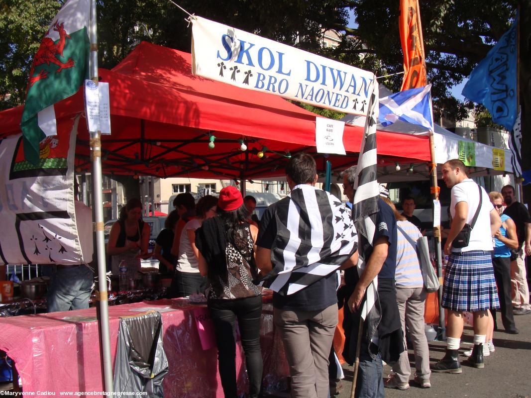 <i>Skol Diwan Bro Naoned</i> a tenu un bar-crêpes. <i>Skol Diwan Bro Naoned</i> a tenu un bar-crêpes.