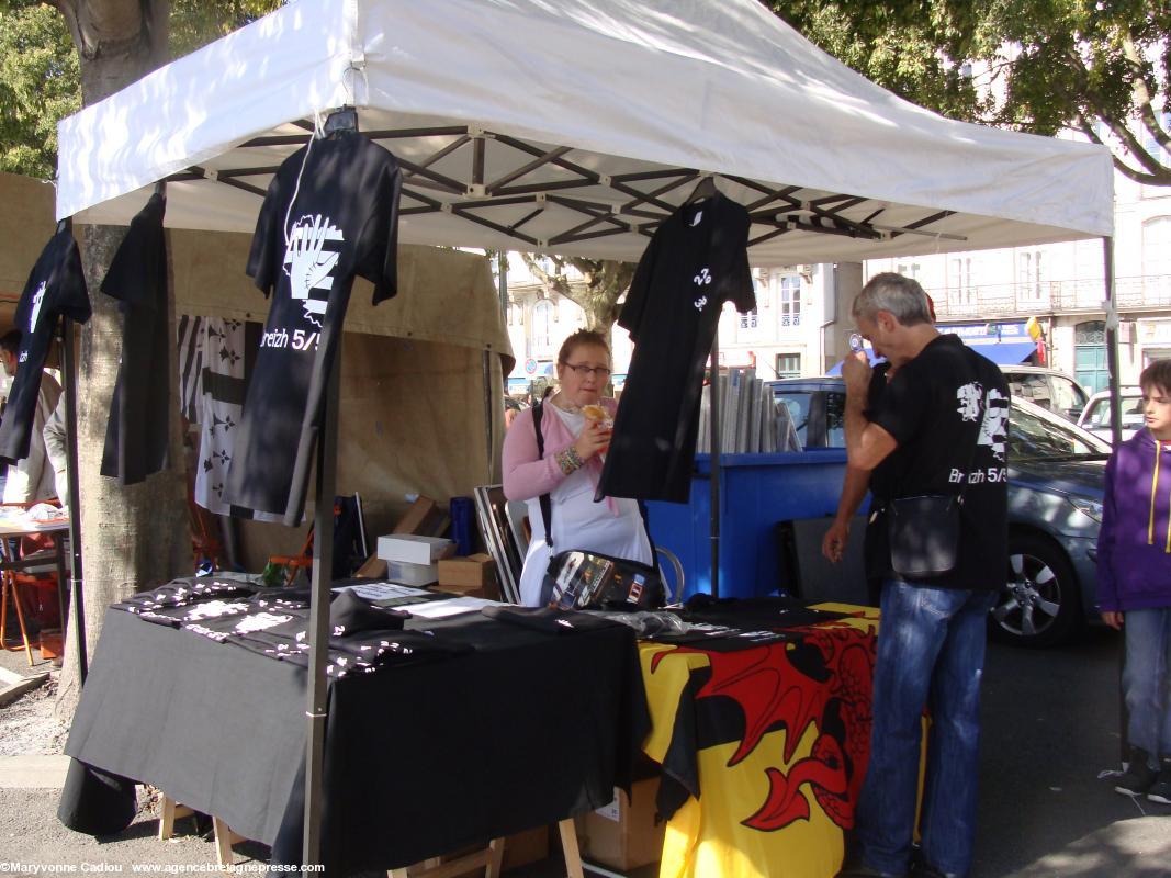 Vente de t-shirts Bretagne 5/5. Vente de t-shirts Bretagne 5/5.