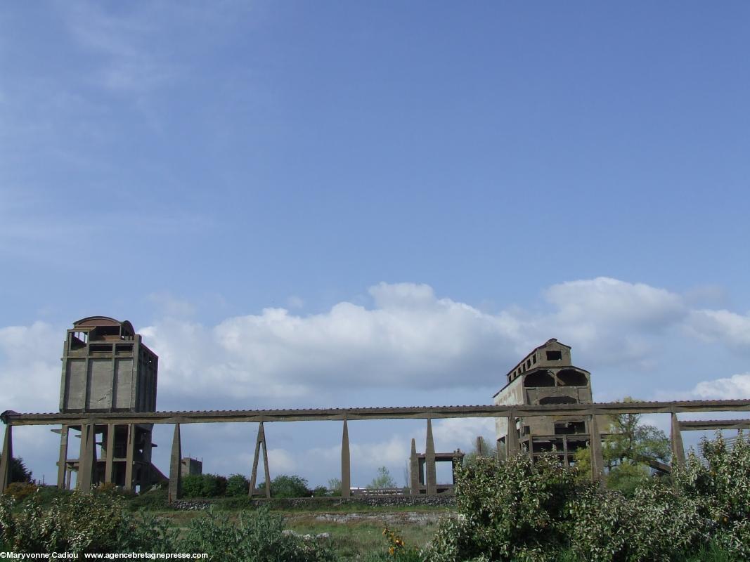 Vestiges des Forges de Trignac. 14 avr. 2007. Vestiges des Forges de Trignac. 14 avr. 2007.