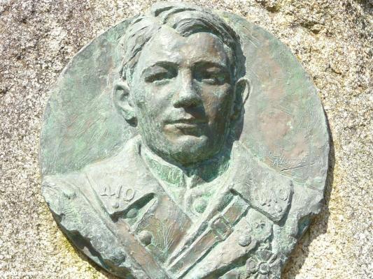 Corentin Carré du Faouët. Bronze de Bourget. Corentin Carré du Faouët. Bronze de Bourget.