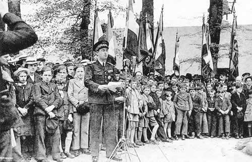 Le général Weiss au Faouët en 1939. (Collection C. Le Corre). Le général Weiss au Faouët en 1939. (Collection C. Le Corre).