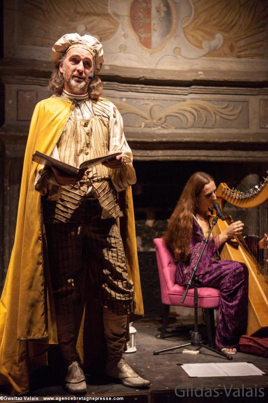Château de Goulaine - Si Anne m'était contée - le spectacle, Alan Simon conte, Nathalie à la harpe Château de Goulaine - Si Anne m'était contée - le spectacle, Alan Simon conte, Nathalie à la harpe