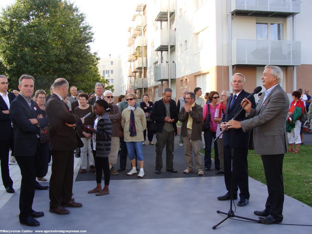 Plusieurs personnalités sont venues écouter Patrick Rimbert. JMA, Fr. de Rugy (EELV), Pierre Even (UDB). Plusieurs personnalités sont venues écouter Patrick Rimbert. JMA, Fr. de Rugy (EELV), Pierre Even (UDB).