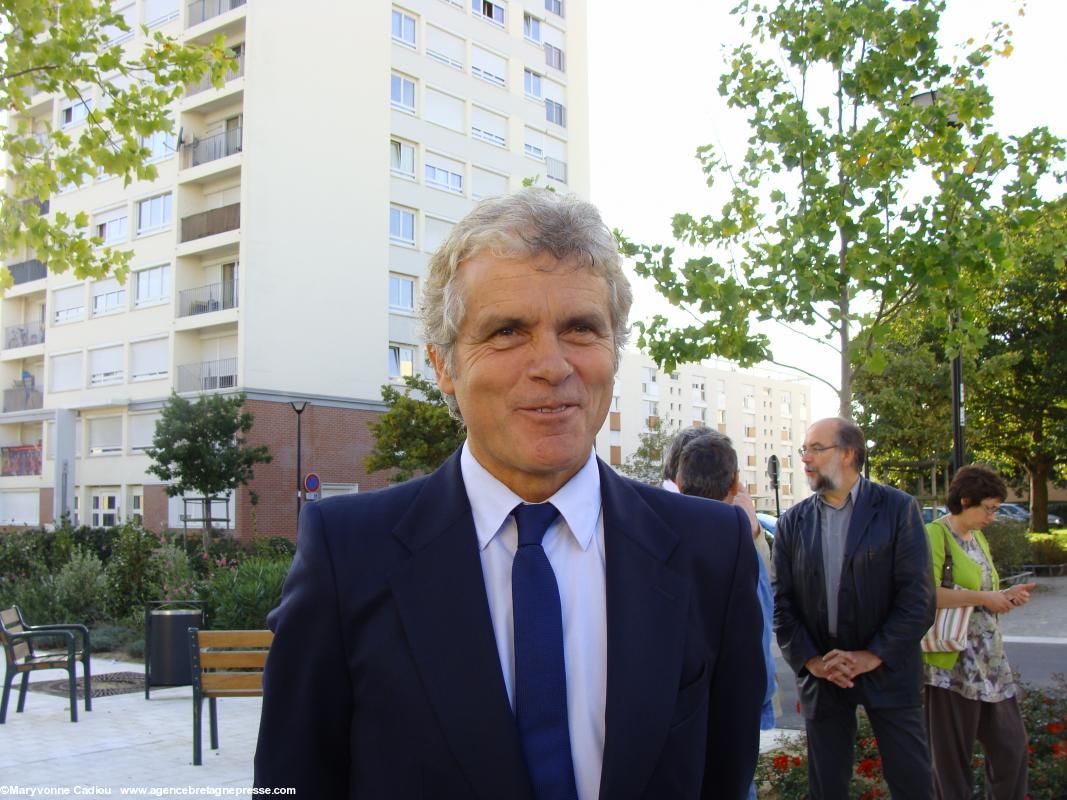 et... Claude Sérillon, qui 35 ans après se souvenait bien de l'incendie de la cathédrale. et... Claude Sérillon, qui 35 ans après se souvenait bien de l'incendie de la cathédrale.
