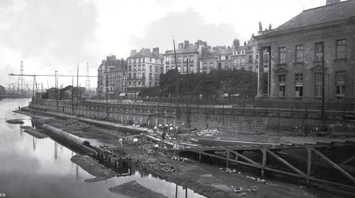 Pages extraites du livre <i>Nantes et la Photographie, histoires croisées</i> de Stéphane Pajot, éd. d'Orbestier, 2014. Pages extraites du livre <i>Nantes et la Photographie, histoires croisées</i> de Stéphane Pajot, éd. d'Orbestier, 2014.