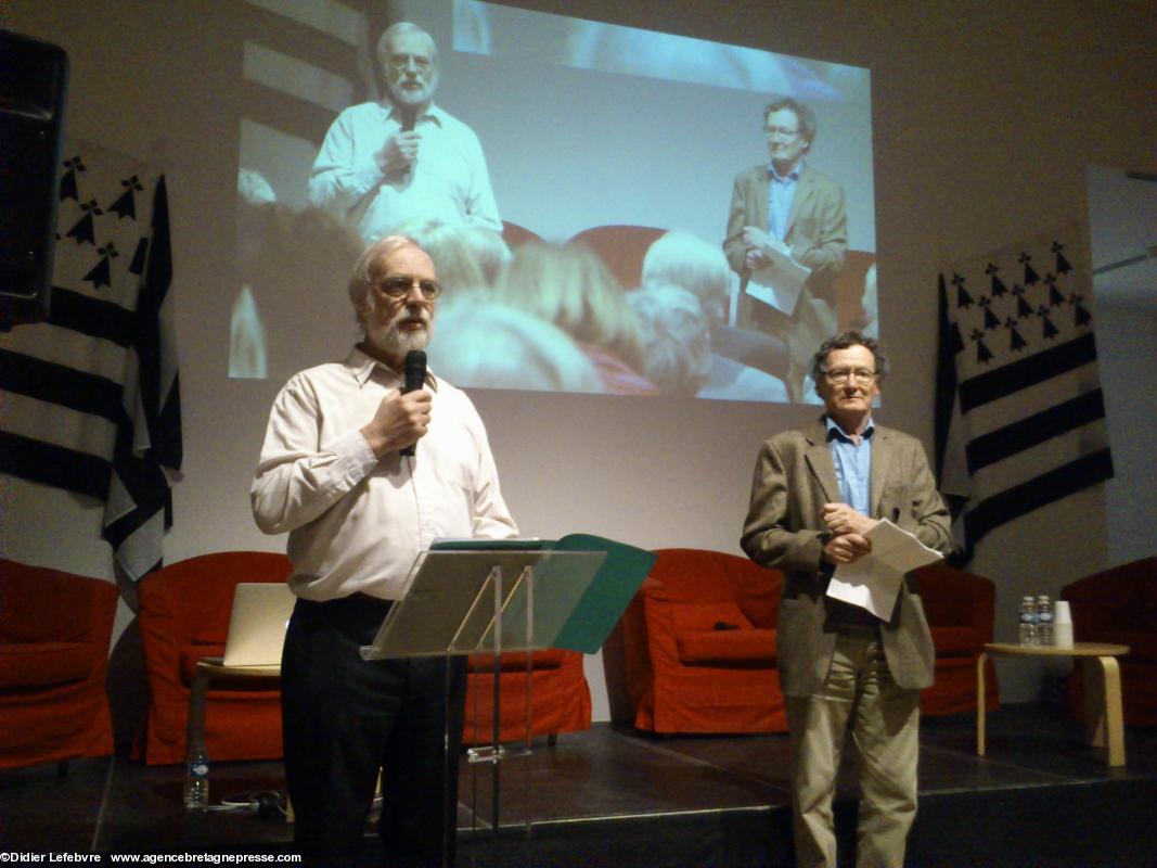 Patrick Malrieu, président de l'Institut culturel de Bretagne et Jean-Jacques Monnier, historien. Il est 10 h 18. Patrick Malrieu, président de l'Institut culturel de Bretagne et Jean-Jacques Monnier, historien. Il est 10 h 18.