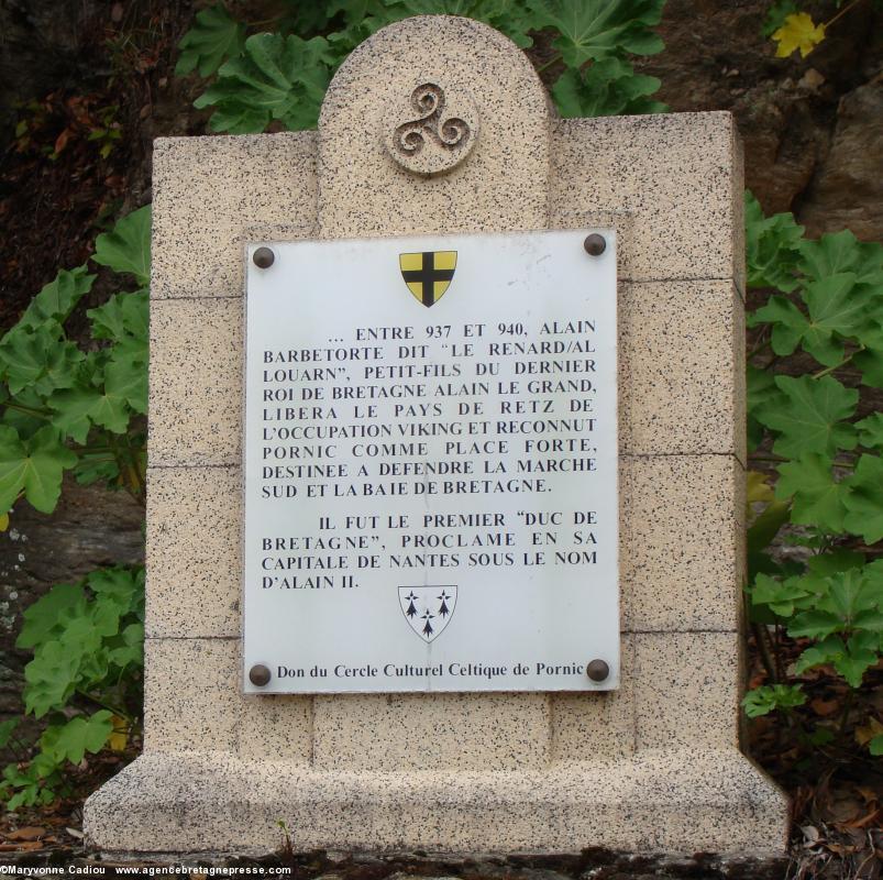 Stèle à Barbetorte à Pornic (ph. août 2011). Stèle à Barbetorte à Pornic (ph. août 2011).