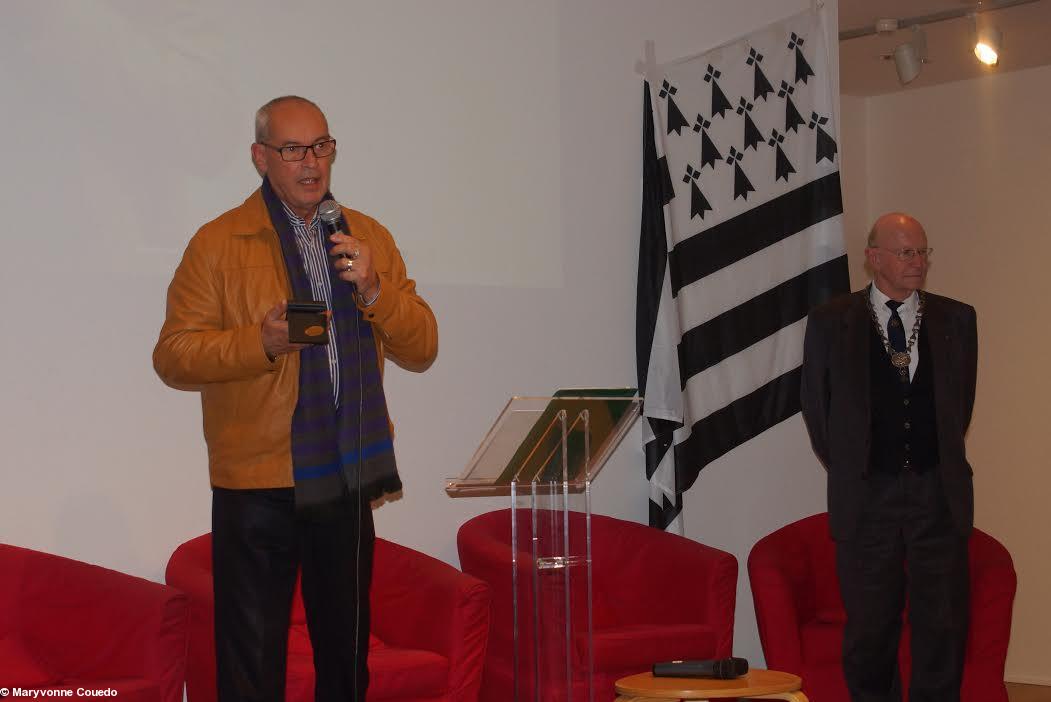 Jacky Flippot, de Blain, fait son discours après avoir reçu la médaille de l'Institut culturel pour les actions du Comité Anne de Bretagne 2014. Cérémonie des Hermines 2014. Nantes. Jacky Flippot, de Blain, fait son discours après avoir reçu la médaille de l'Institut culturel pour les actions du Comité Anne de Bretagne 2014. Cérémonie des Hermines 2014. Nantes.