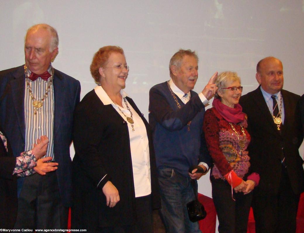 Les cinq lauréats de 2014. Erwan Vallerie, Jacqueline Le Caudey-Le Guen, Félix et Nicole Le Garrec, Philippe Abjean. Les cinq lauréats de 2014. Erwan Vallerie, Jacqueline Le Caudey-Le Guen, Félix et Nicole Le Garrec, Philippe Abjean.