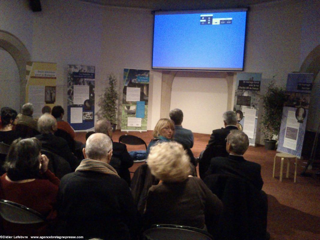 Puis panne de connexion image... 15 h 24. Cérémonie des Hermines 2014. Nantes. Puis panne de connexion image... 15 h 24. Cérémonie des Hermines 2014. Nantes.