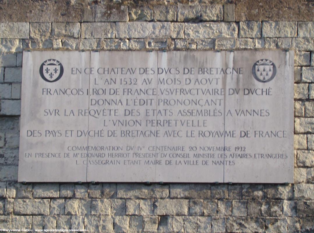 Plaque commémorative de l'Édit de 1532, apposée en 1932. Plaque commémorative de l'Édit de 1532, apposée en 1932.