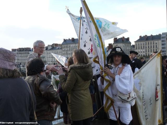 Noyades de Nantes. Avant le lancer de gerbe, du pont Anne de Bretagne. Noyades de Nantes. Avant le lancer de gerbe, du pont Anne de Bretagne.