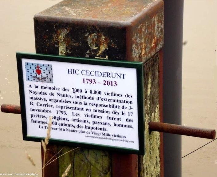 Noyades de Nantes. La plaque commémorative (photo du site). Noyades de Nantes. La plaque commémorative (photo du site).
